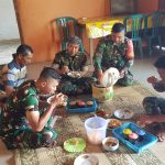 Keakraban Satgas TMMD Ke-118 Kodim 0804/Magetan Makan Bersama Orang Tua Asuh