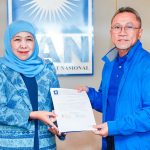Konsisten! PAN Serahkan SK Rekom Pilgub Jatim 2024 untuk Khofifah-Emil