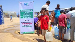 Melalui mitra penyaluran GDD (Gezze Destek Derneği), LAZIS Nurul Falah berhasil mengirimkan 45 ribu liter air minum ke pengungsian Khan Younis.