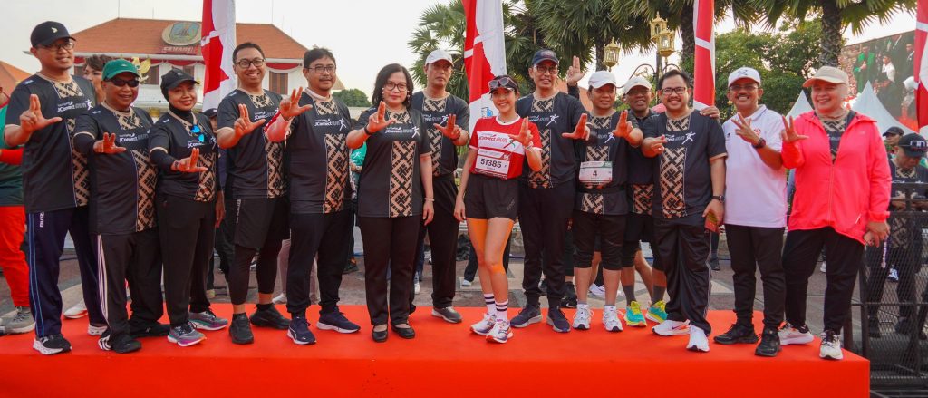 Lewati Rute Iconic Bersejarah Surabaya, Gisel dan Ribuan Pelari ...