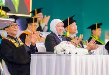 Orasi Ilmiah di Hadapan Ribuan Wisudawan UINSA, Gubernur Khofifah Raih Penghargaan Tokoh Kontributif Pendidikan Islam