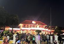Lampaui Batas! Gubernur Khofifah Tinjau Grahadi! Puing-puing Itu Jadi Tontonan Warga
