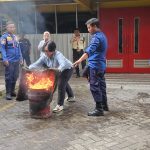 MPM Honda Jatim Perkuat Kesiapsiagaan Karyawan Lewat Pelatihan Penanggulangan Kebakaran di MPM Sedati