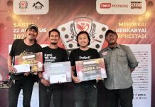 PFI Surabaya Tantang Fotografer Tangkap Momen Turnamen Domino Jurnalis Kemerdekaan