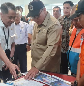 BHS Tinjau Posko Kecelakaan KM Virgo Transport 8 di Tanjung Perak