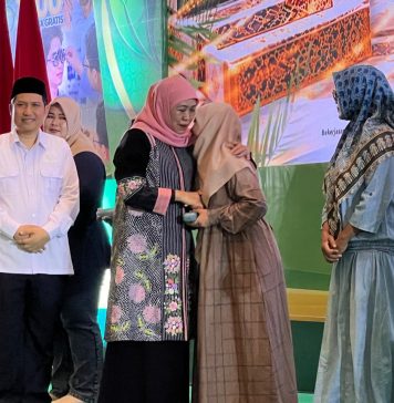HUT ke-81 Pemprov Jatim, Seribu Guru TK, RA dan TPQ Dapat Kacamata Gratis dari Baznas
