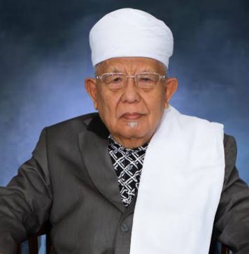 ANTARA GUS DUR, KH SYUKRON MAKMUN, DAN SENI MENGELOLA PERBEDAAN DI RUMAH BESAR NU