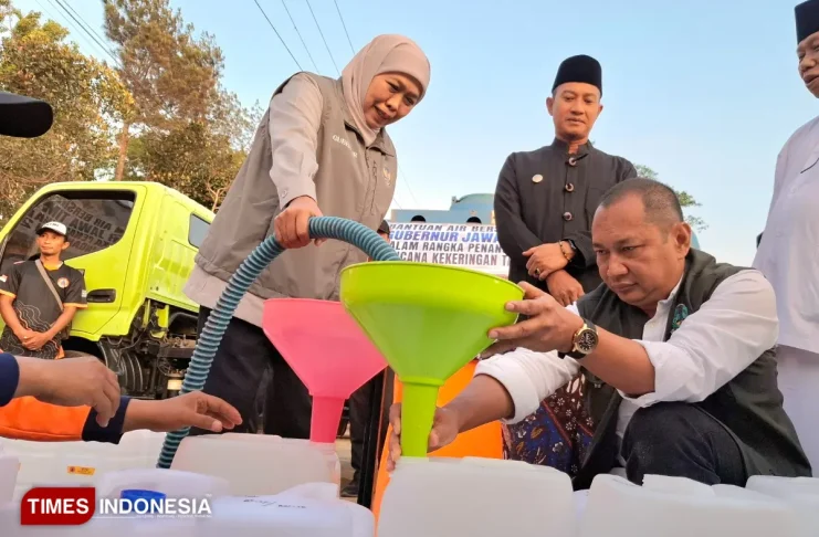 JANGAN BIARKAN IBU GUBERNUR BEKERJA SENDIRIAN! Ketika Kemarau Menguji Ketahanan Jawa Timur