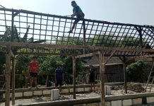 Rehab RTLH, Satgas TMMD Kodim Ngawi Mulai Ganti Kayu Lapuk dengan yang Baru