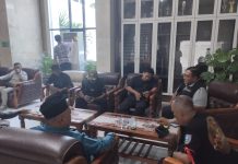 Para peserta aksi saat ditemu jajaran pejabat pemkab jombang