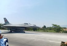 TNI AU Sukses Uji Coba Pesawat Tempur Mendarat dan Lepas Landas di Tol Pasuruan-Probolinggo